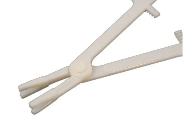 PINZA MONOUSO TRIANGOLARE APERTA STERILE.